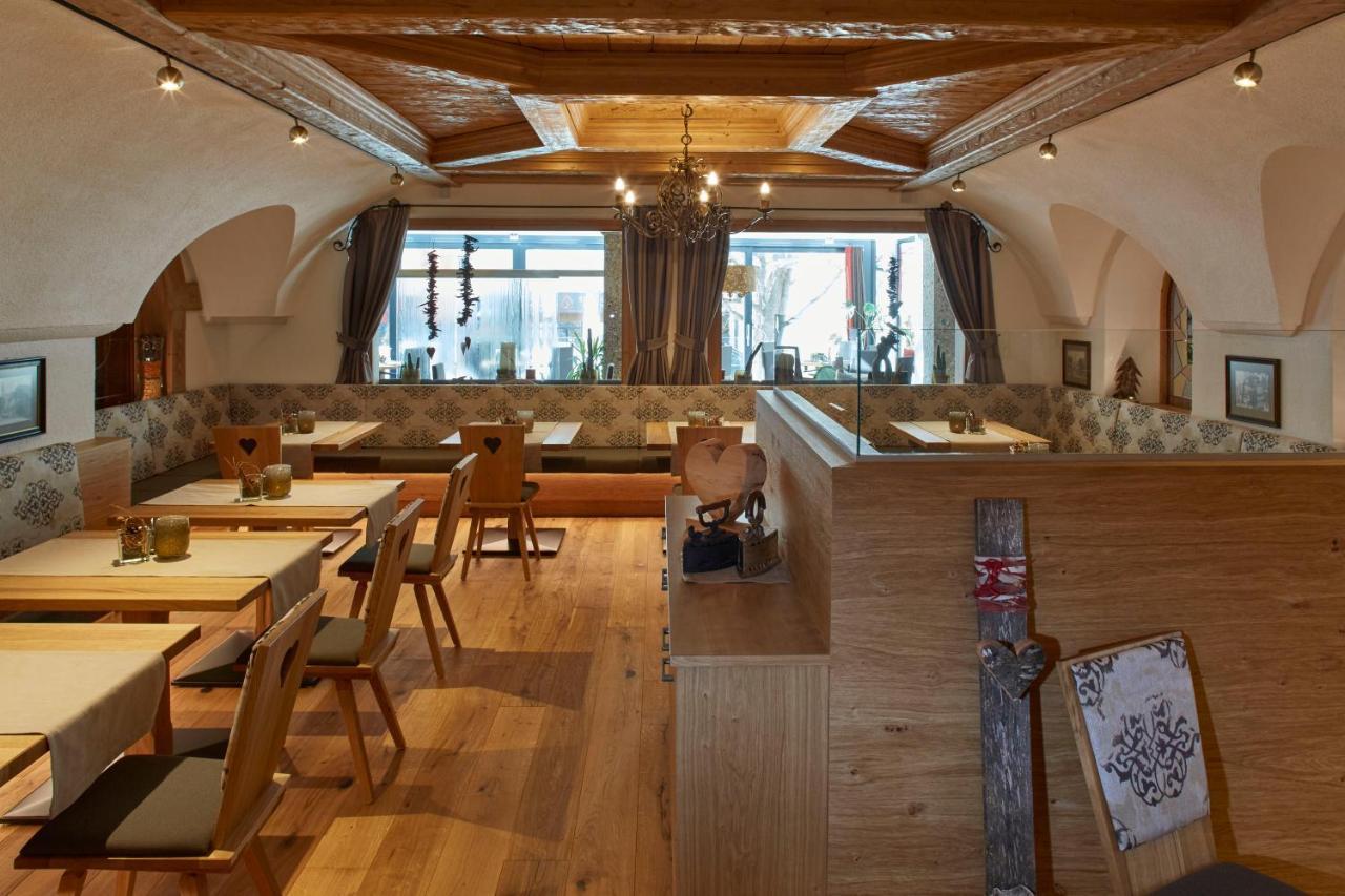 Hotel Schwarzer Adler Hintertux Ngoại thất bức ảnh